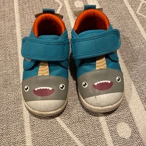 Ikiki narwhal squeaker shoes